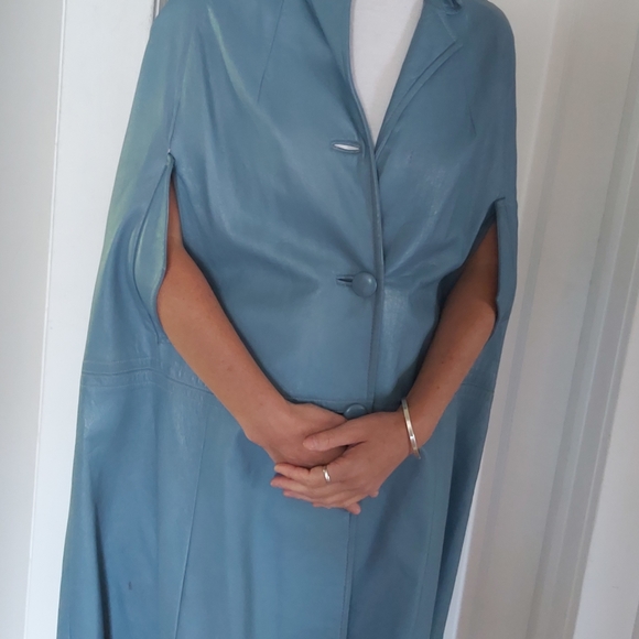 Sensational Sky-Blue Vintage Leather Cape - Picture 2 of 8